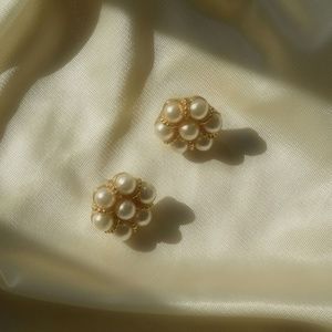VTG pearl cluster gold tone earrings